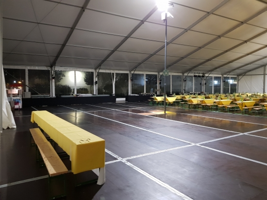 Gro�zelt hoch - Breite: 30 m - Seitenh�he: 4 m - Firsth�he: 8,98 m