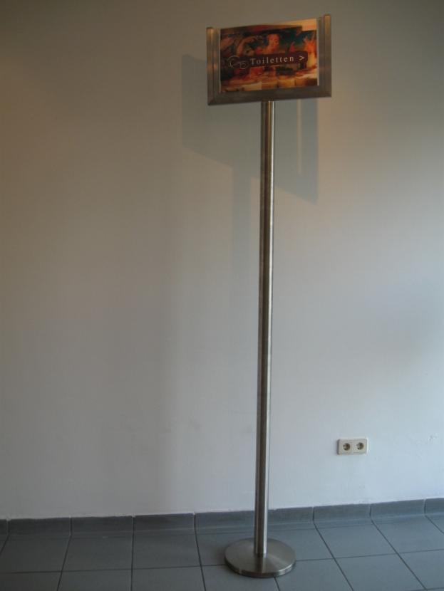 Nirosteher mit Hinweistafel, Unterkante Tafel 200 cm, A3 Querformat