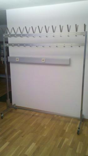 Garderobenstange - Variante: mit 50 fixen Haken
