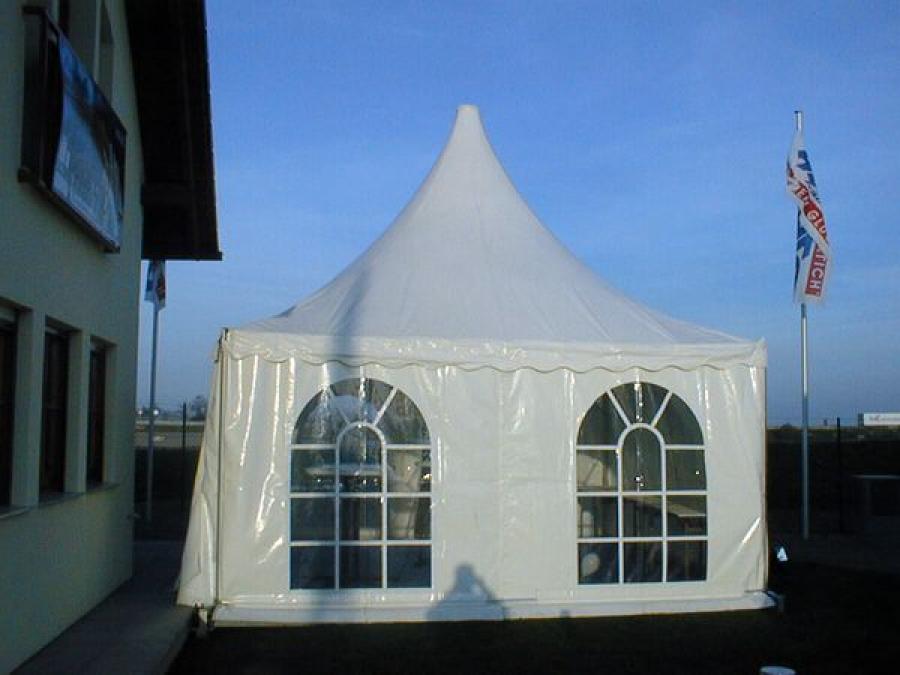 Spitzpagode - Ma�e: 5 x 5 m - Seitenh�he: 3 m - Firsth�he: 5,98 m