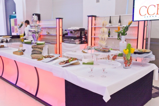 Buffet mit LED-Beleuchtung und Plexifront, 2 lfm