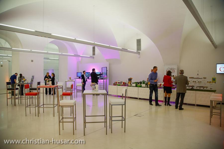 Buffetw�rfel - Front: Knopfmuster - Farbe: wei� - Top: wei�e Platte