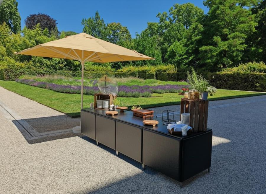 Buffetw�rfel - Front: glatt - Farbe: schwarz - Top: schwarze Platte