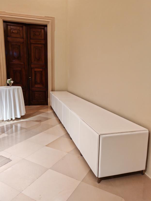 Buffetw�rfel - Front: glatt - Farbe: wei� - Top: wei�e Platte