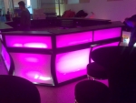 Bar mit LED-Beleuchtung und Plexifront, 2 lfm inkl. Glserregal