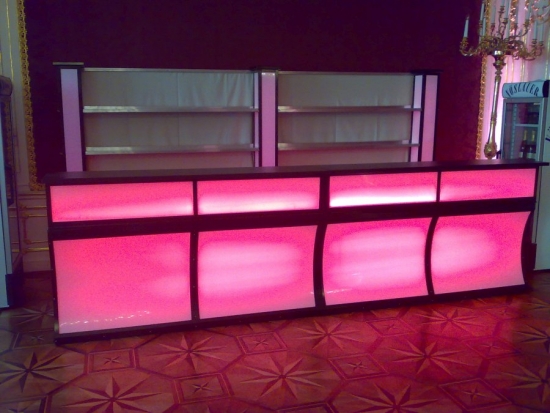 Bar mit LED-Beleuchtung und Plexifront, 2 lfm inkl. Gl�serregal