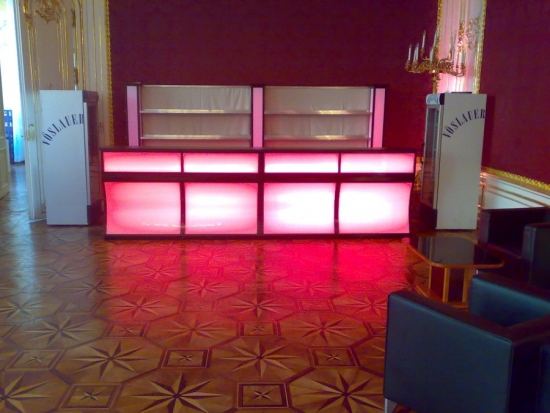 Bar mit LED-Beleuchtung und Plexifront, 2 lfm inkl. Gl�serregal
