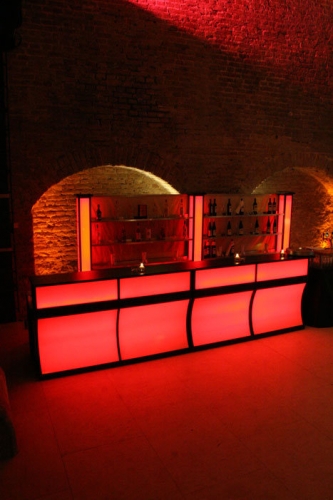 Bar mit LED-Beleuchtung und Plexifront, 2 lfm inkl. Gl�serregal