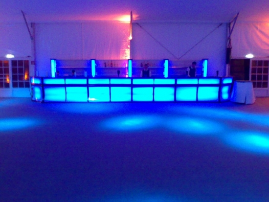 Eckbar mit LED-Beleuchtung und Plexifront, 1 lfm