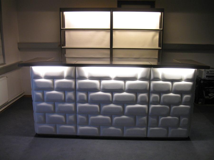 Nirobar, Element mit wei�er Lederfront im Ziegelmuster und LED-Beleuchtung, 100 cm