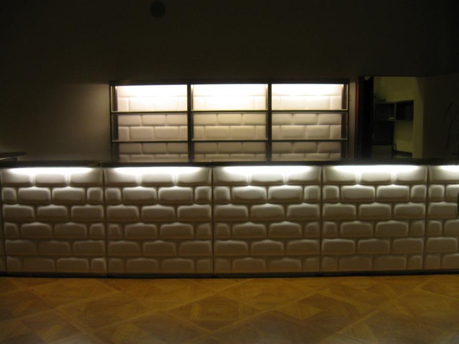 Nirobar, Element mit wei�er Lederfront im Ziegelmuster und LED-Beleuchtung, 100 cm