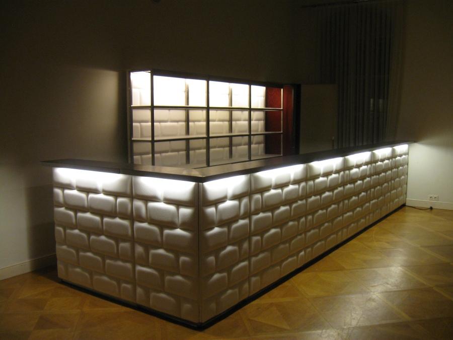 Nirobar, Element mit wei�er Lederfront im Ziegelmuster und LED-Beleuchtung, 100 cm