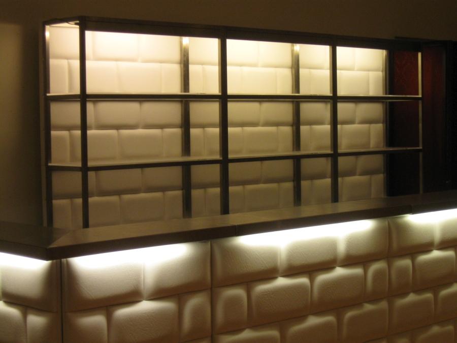 Nirobar, Element mit wei�er Lederfront im Ziegelmuster und LED-Beleuchtung, 100 cm