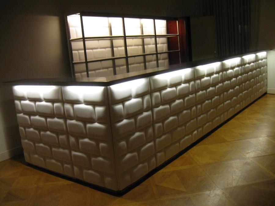 Nirobar, Element mit wei�er Lederfront im Ziegelmuster und LED-Beleuchtung, 100 cm