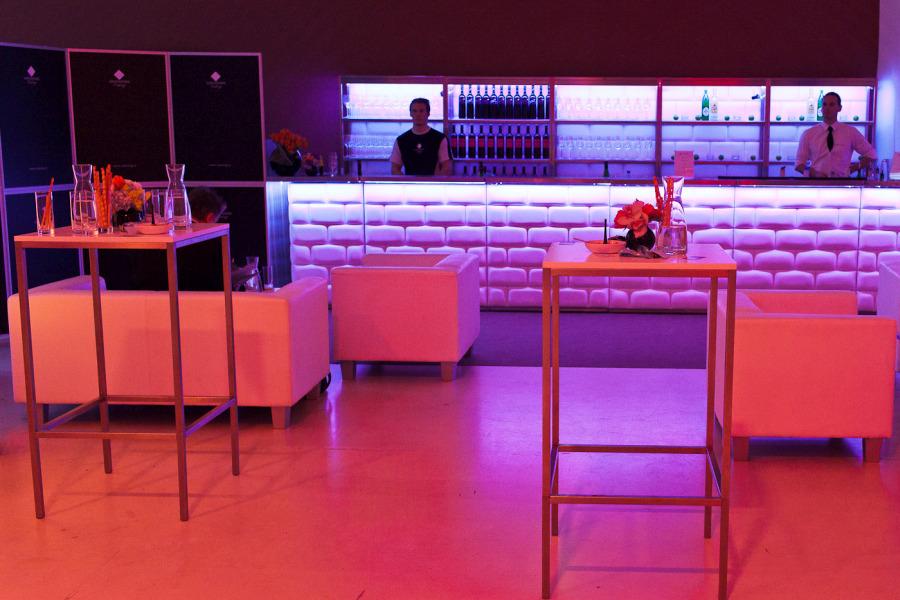 Nirobar, Element mit wei�er Lederfront im Ziegelmuster und LED-Beleuchtung, 100 cm