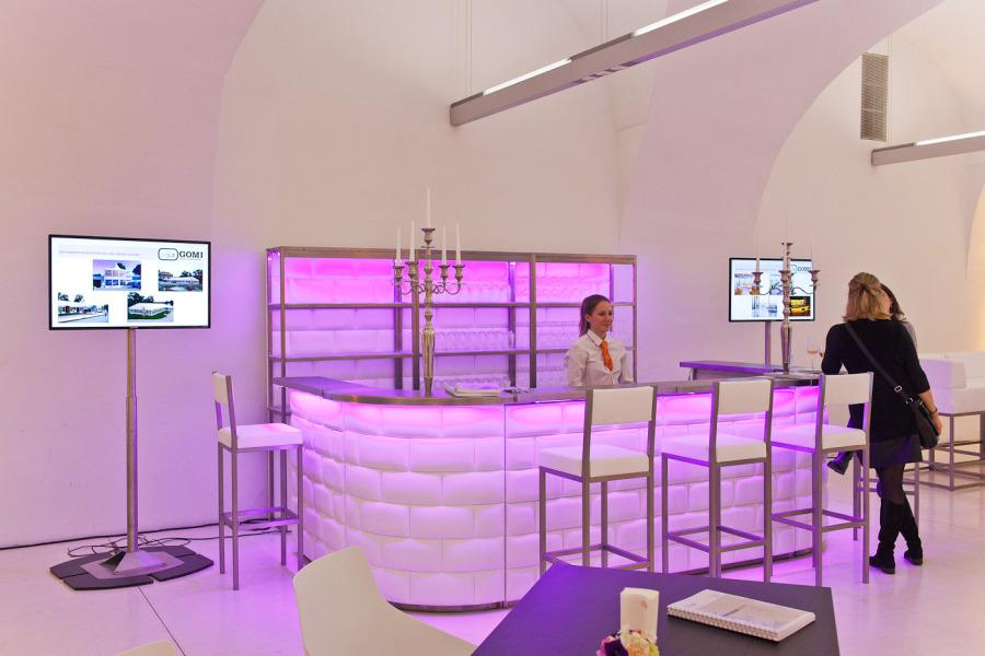 Nirobar, Element mit wei�er Lederfront im Ziegelmuster und LED-Beleuchtung, 100 cm