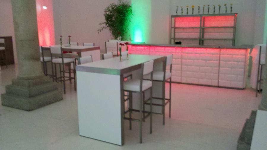 Nirobar, Element mit wei�er Lederfront im Ziegelmuster und LED-Beleuchtung, 100 cm