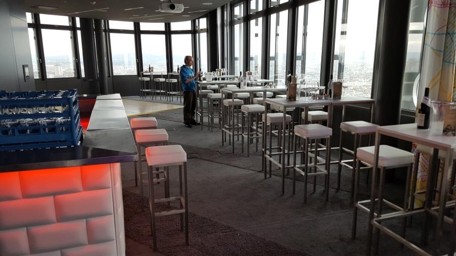 Nirobar, Element mit wei�er Lederfront im Ziegelmuster und LED-Beleuchtung, 100 cm