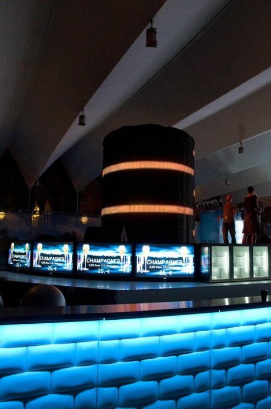 Nirobar, Element mit wei�er Lederfront im Ziegelmuster und LED-Beleuchtung, 100 cm