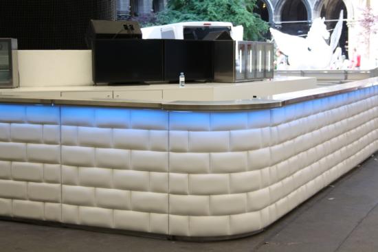 Nirobar, Element mit wei�er Lederfront im Ziegelmuster und LED-Beleuchtung, 100 cm