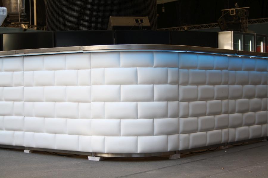 Nirobar, Element mit wei�er Lederfront im Ziegelmuster und LED-Beleuchtung, 100 cm