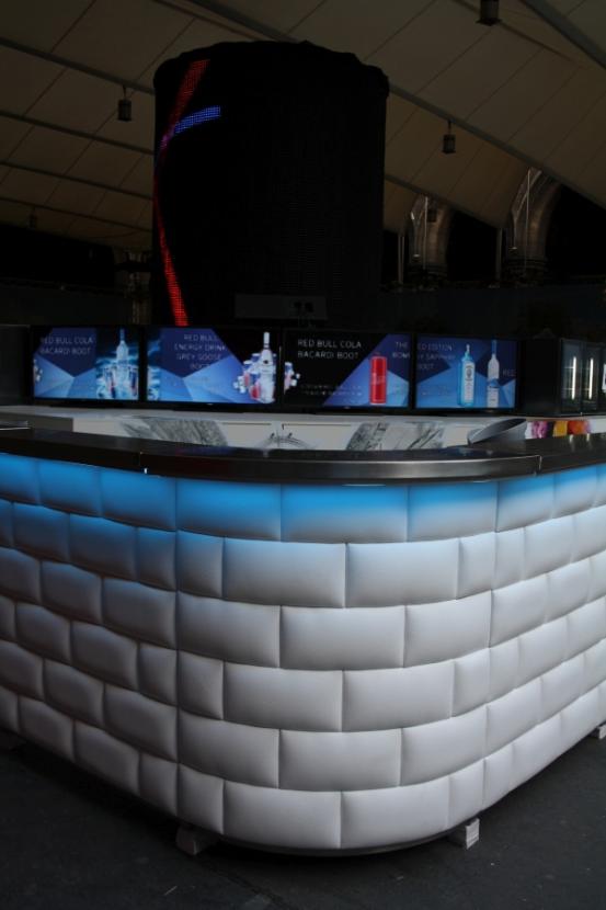 Nirobar, Element mit wei�er Lederfront im Ziegelmuster und LED-Beleuchtung, 100 cm