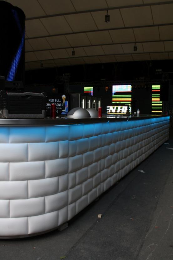 Nirobar, Element mit wei�er Lederfront im Ziegelmuster und LED-Beleuchtung, 100 cm