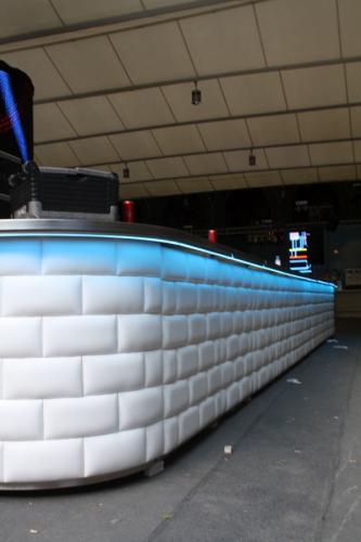 Nirobar, Element mit wei�er Lederfront im Ziegelmuster und LED-Beleuchtung, 100 cm