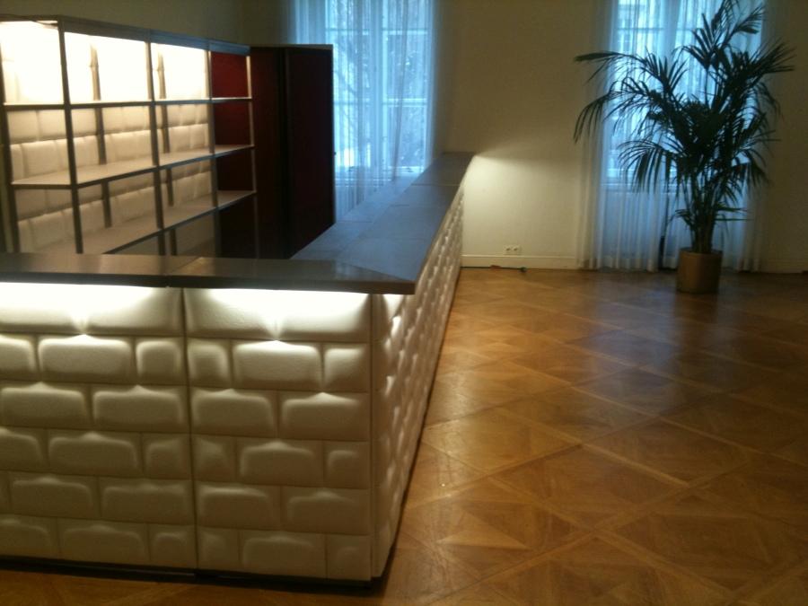 Nirobar, Element mit wei�er Lederfront im Ziegelmuster und LED-Beleuchtung, 100 cm