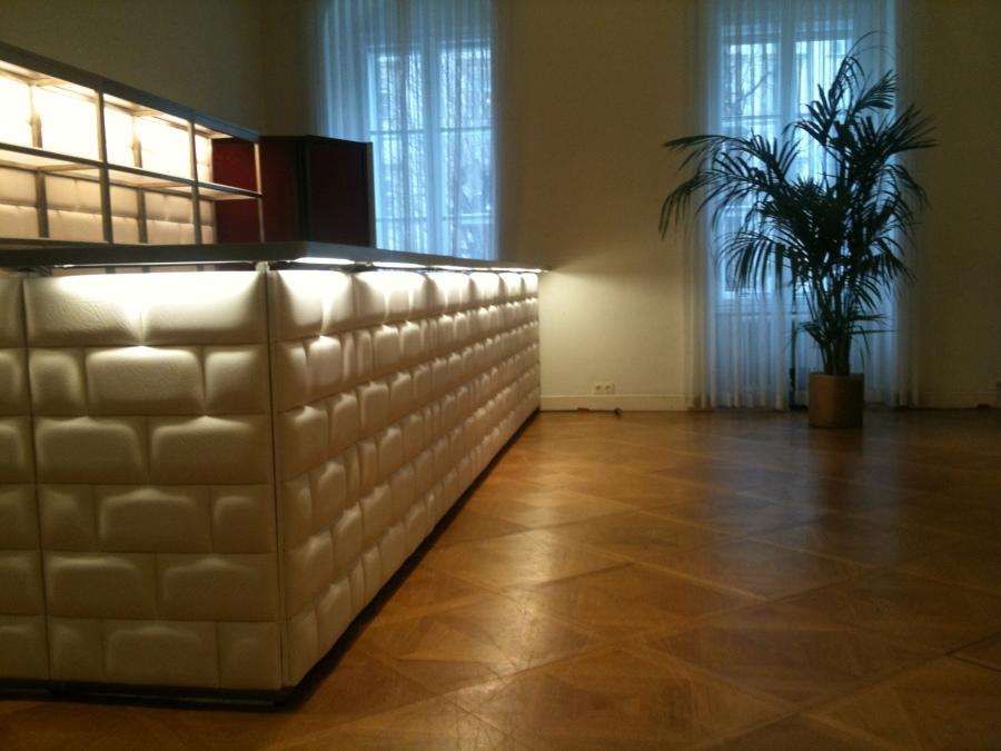 Nirobar, Element mit wei�er Lederfront im Ziegelmuster und LED-Beleuchtung, 100 cm