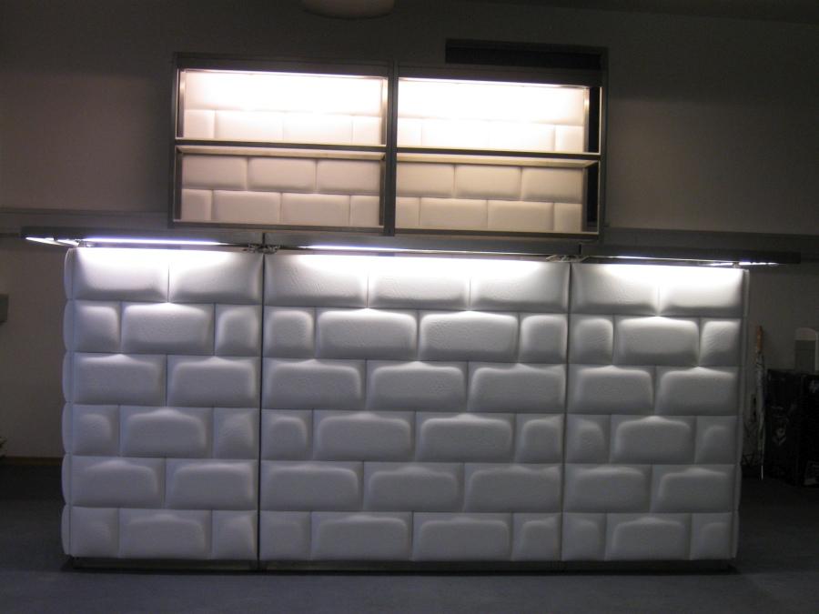 Nirobar, Element mit wei�er Lederfront im Ziegelmuster und LED-Beleuchtung, 100 cm