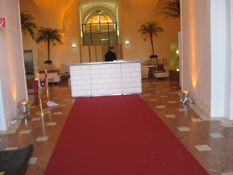 Nirobar, Element mit wei�er Lederfront im Ziegelmuster und LED-Beleuchtung, 100 cm