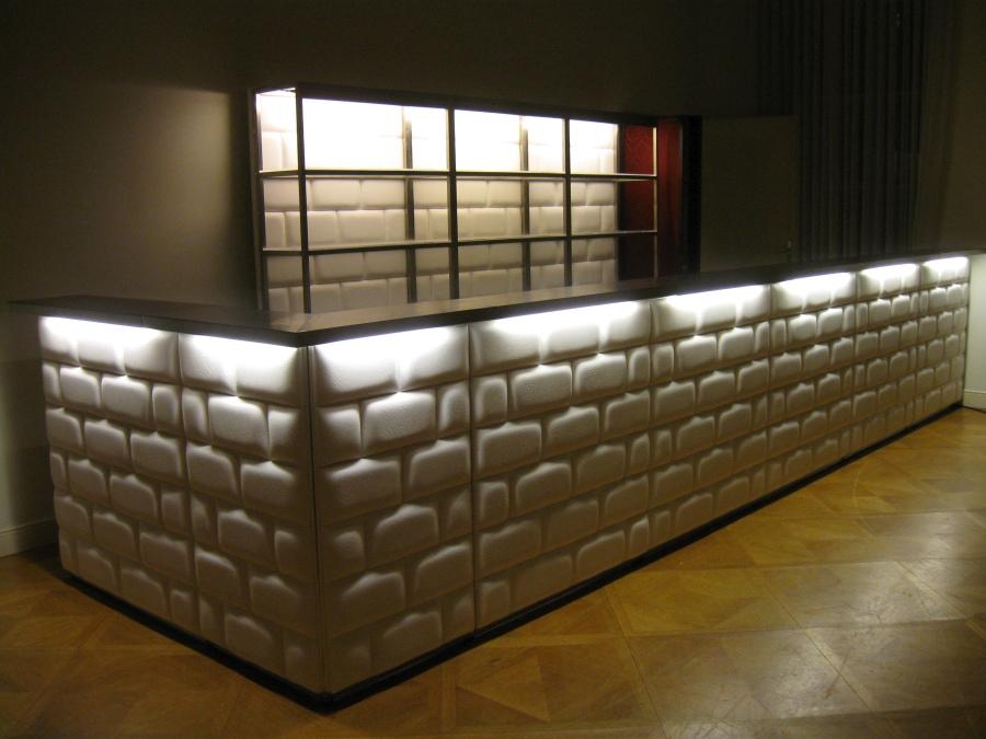 Nirobar, Element mit wei�er Lederfront im Ziegelmuster und LED-Beleuchtung, 100 cm