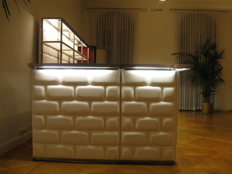 Nirobar, Element mit wei�er Lederfront im Ziegelmuster und LED-Beleuchtung, 100 cm