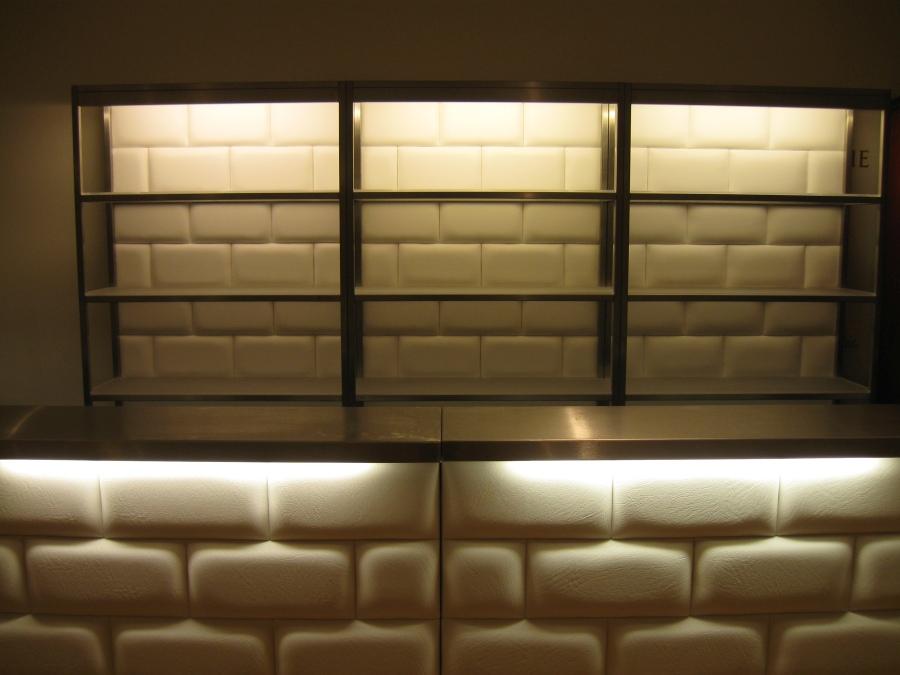 Nirobar, Element mit wei�er Lederfront im Ziegelmuster und LED-Beleuchtung, 100 cm