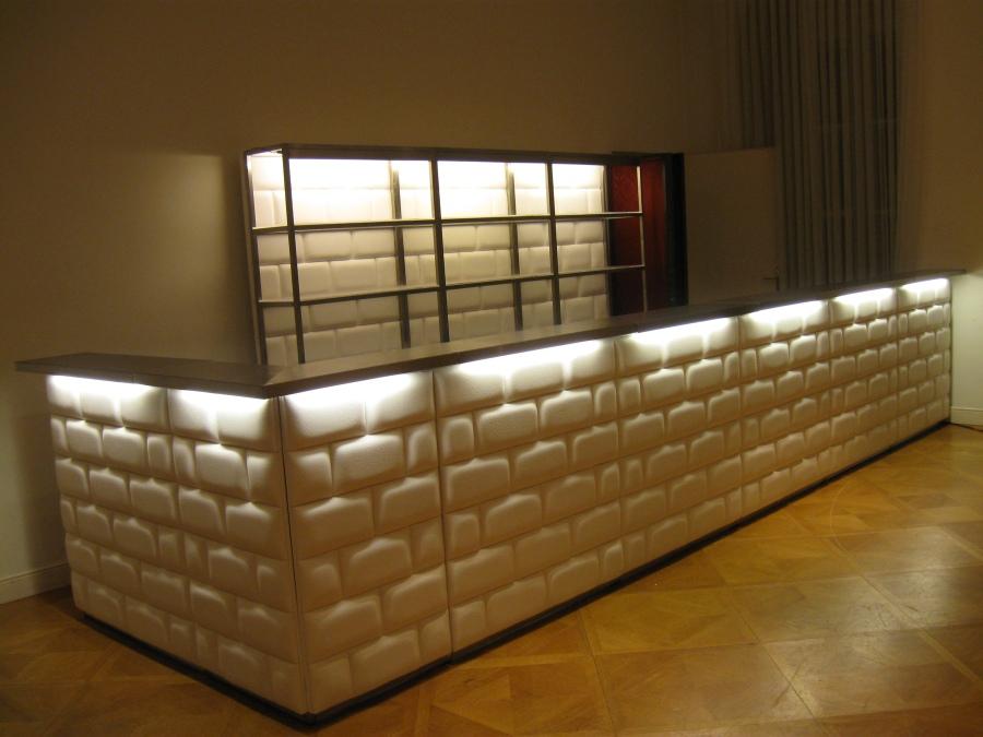 Nirobar, Element mit wei�er Lederfront im Ziegelmuster und LED-Beleuchtung, 100 cm