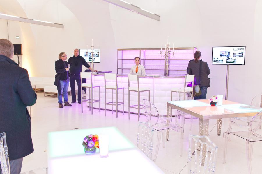 Nirobar, Element mit wei�er Lederfront im Ziegelmuster und LED-Beleuchtung, 100 cm