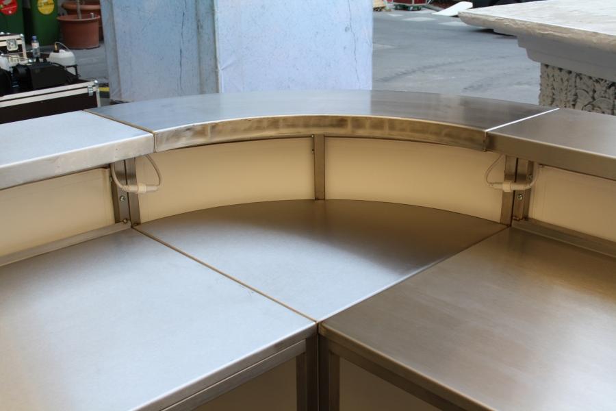 Nirobar - Element: Rundung / Abschluss - Front: Ziegelmuster - Farbe: wei� - Top: Niro