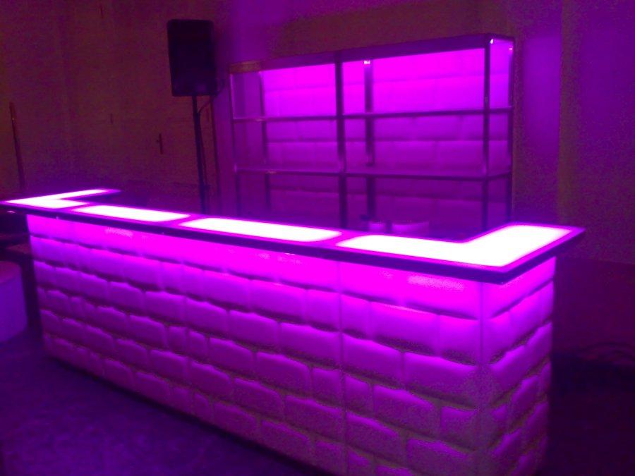 Nirobar - Element: Ecke / Abschluss - Front: Ziegelmuster - Farbe: wei� - Top: Plexiglas mit Beleuchtung