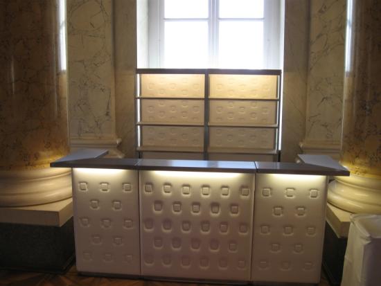 Nirobar - Element: Regal - Stil: Ziegelmuster, wei�