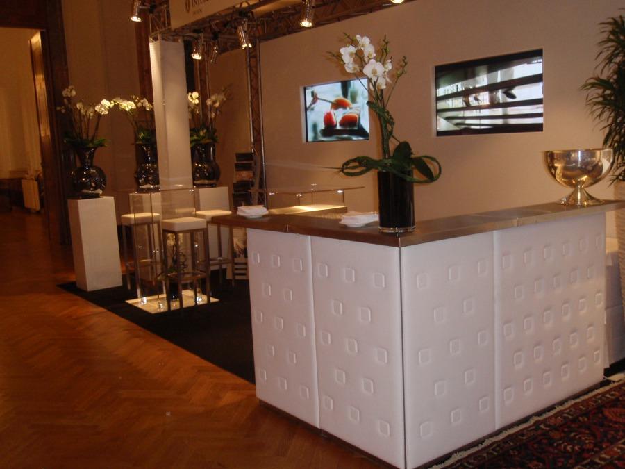 Nirobar - Element: Ecke / Abschluss - Front: Knopfmuster - Farbe: wei� - Top: Niro