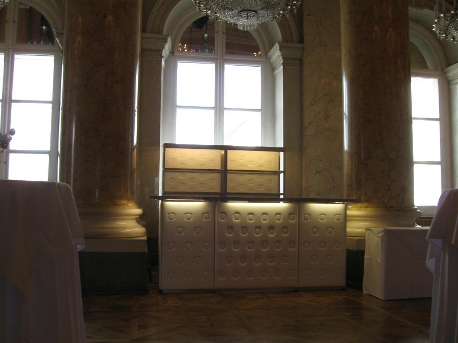 Nirobar - Element: Ecke / Abschluss - Front: Knopfmuster - Farbe: wei� - Top: Niro