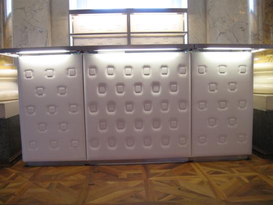Nirobar - Element: Ecke / Abschluss - Front: Knopfmuster - Farbe: wei� - Top: Niro