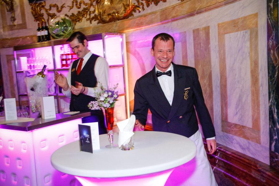 Nirobar - Element: Ecke / Abschluss - Front: Knopfmuster - Farbe: wei� - Top: Niro