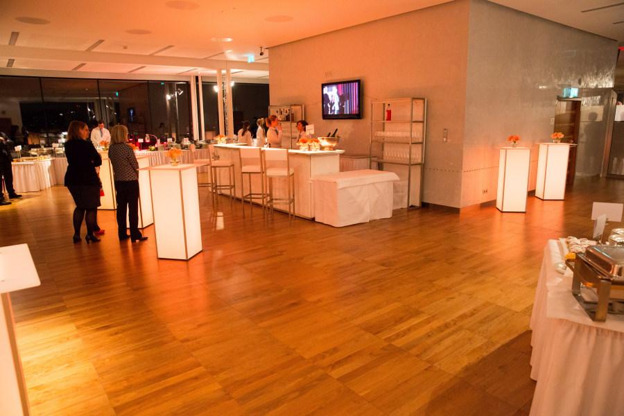 Nirobar - Element: Mitte - Front: Knopfmuster - Farbe: wei� - Top: Plexiglas mit Beleuchtung