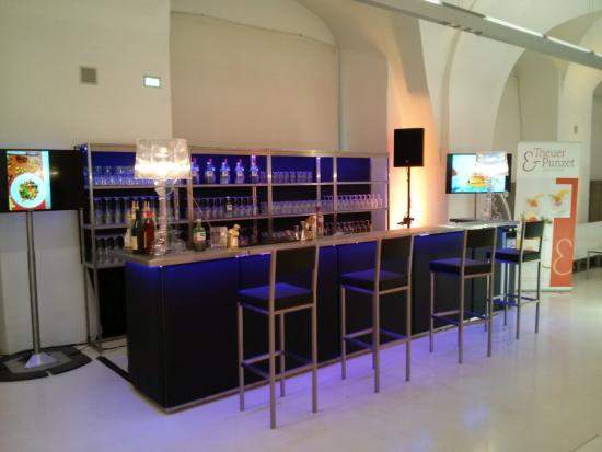 Nirobar - Element: Regal - Stil: Ziegelmuster, wei�