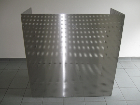 Empfangspult mit Nirolochblechfront