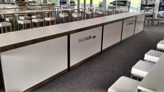Nirobuffet mit LED beleuchteter Plexifront und wei�er Deckplatte, 150 cm