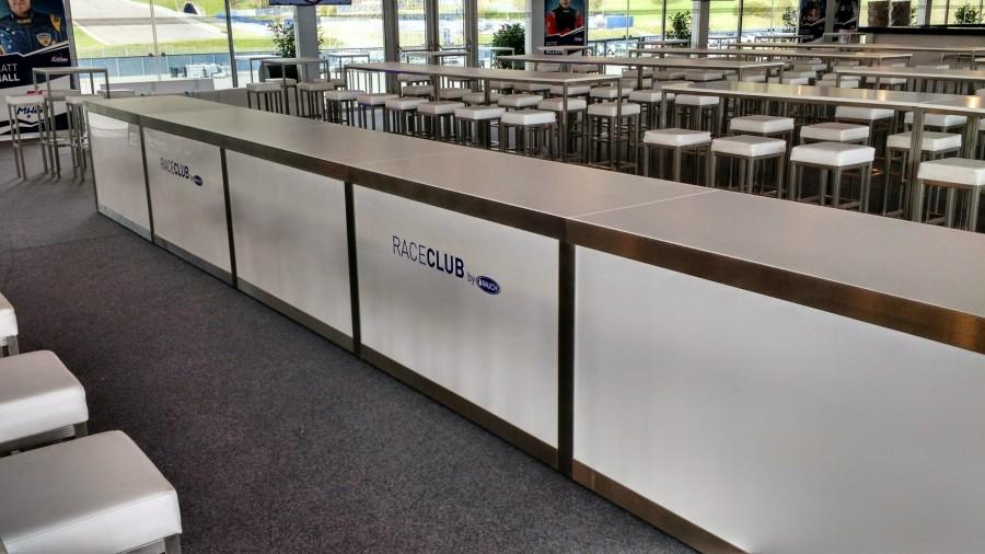 Nirobuffet mit LED beleuchteter Plexifront und wei�er Deckplatte, 150 cm