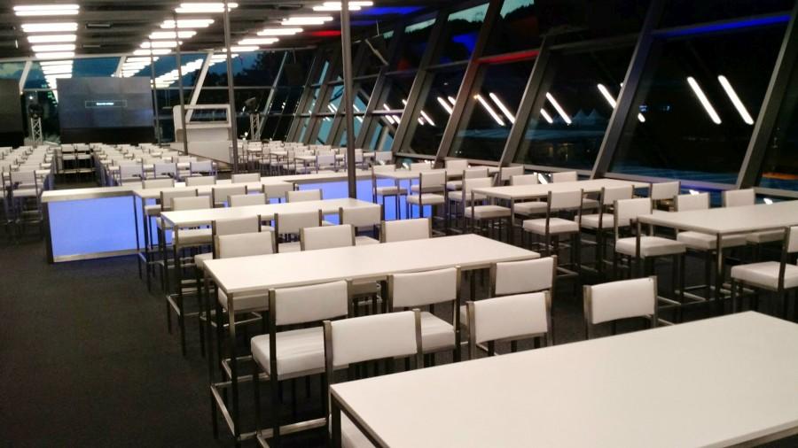 Nirobuffet mit LED beleuchteter Plexifront und wei�er Deckplatte, 150 cm